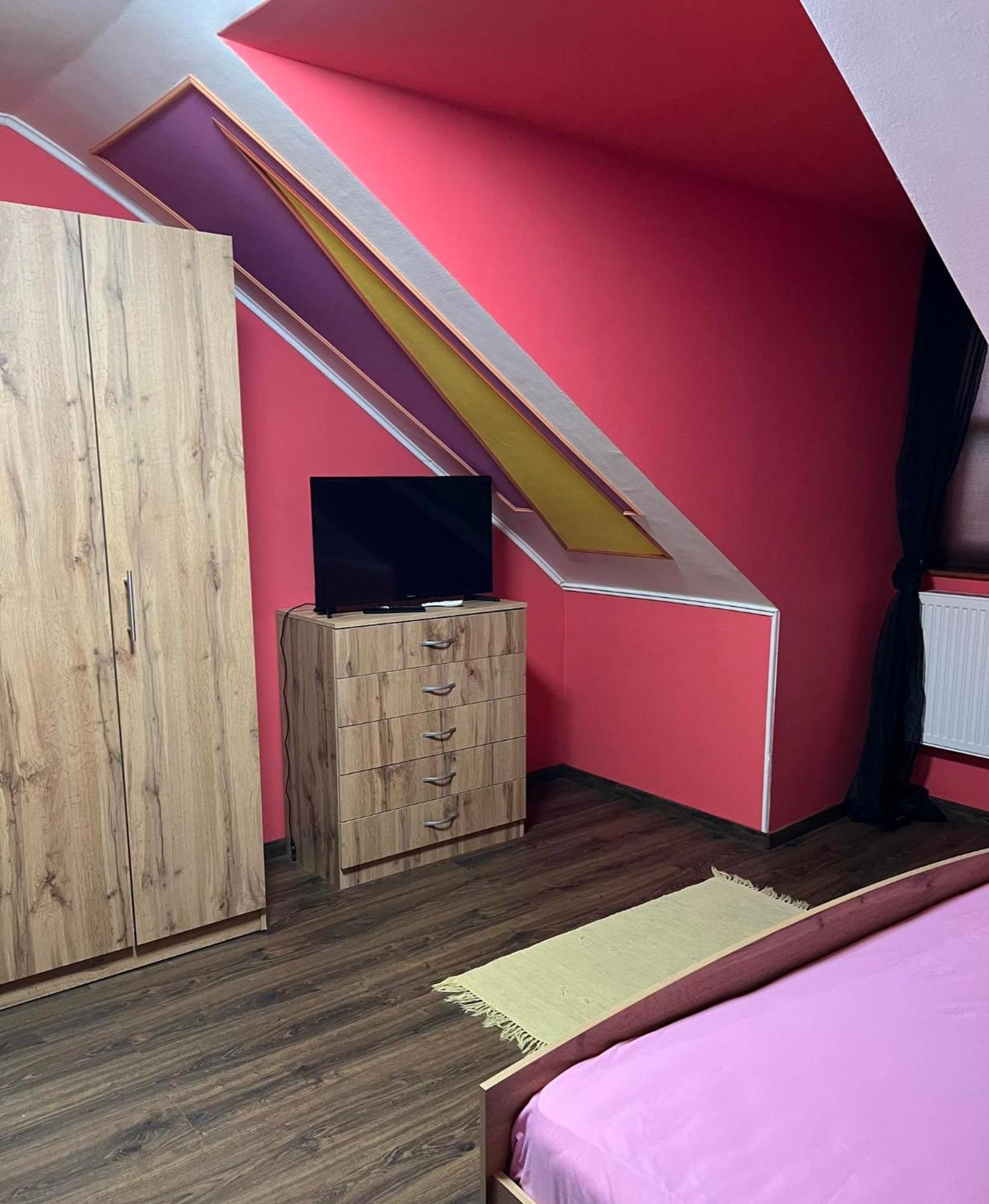 Vandrerhjem Bianka & Car Rent